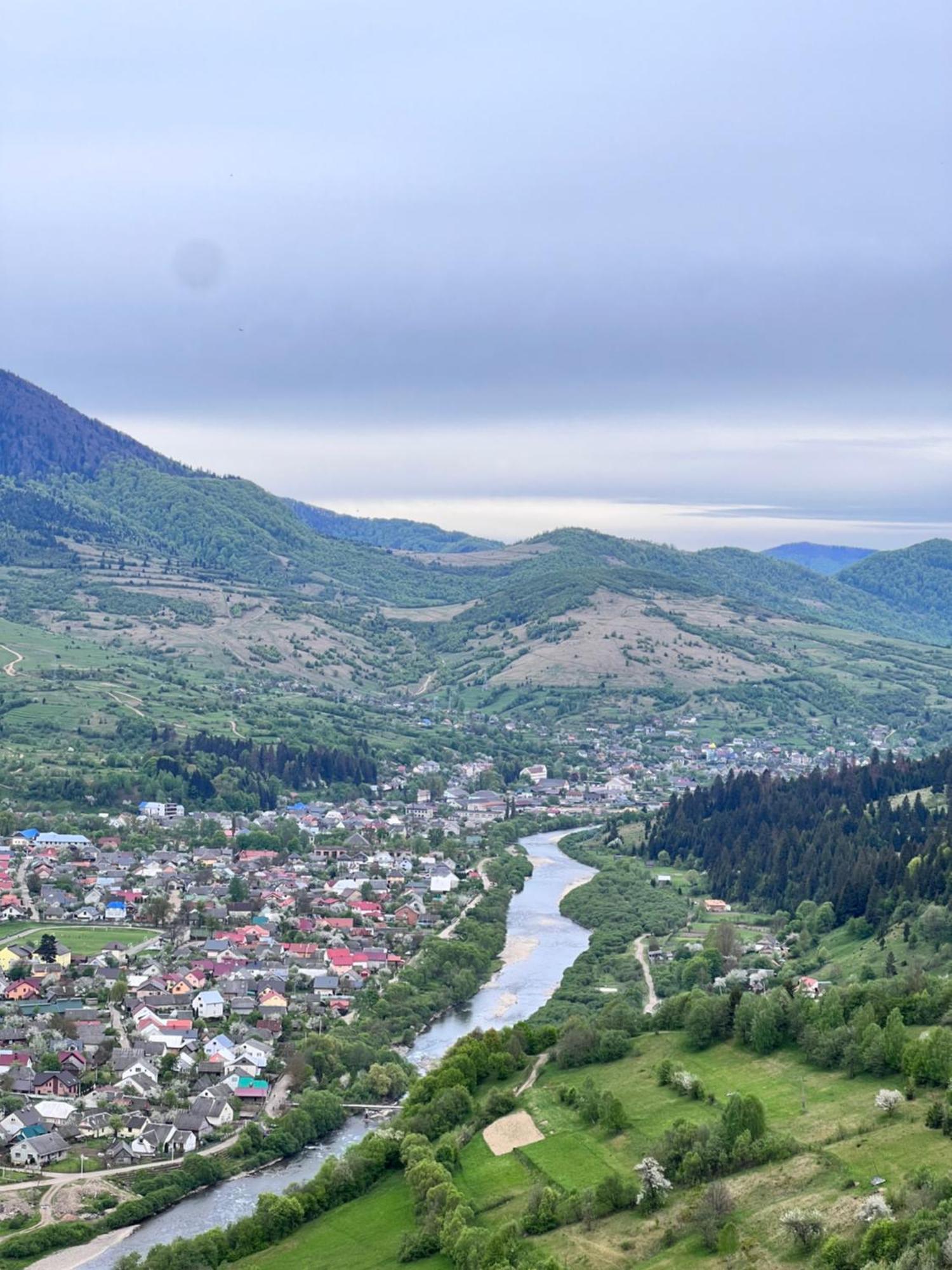 Садиба Between Mountains Mizhhirya  المظهر الخارجي الصورة