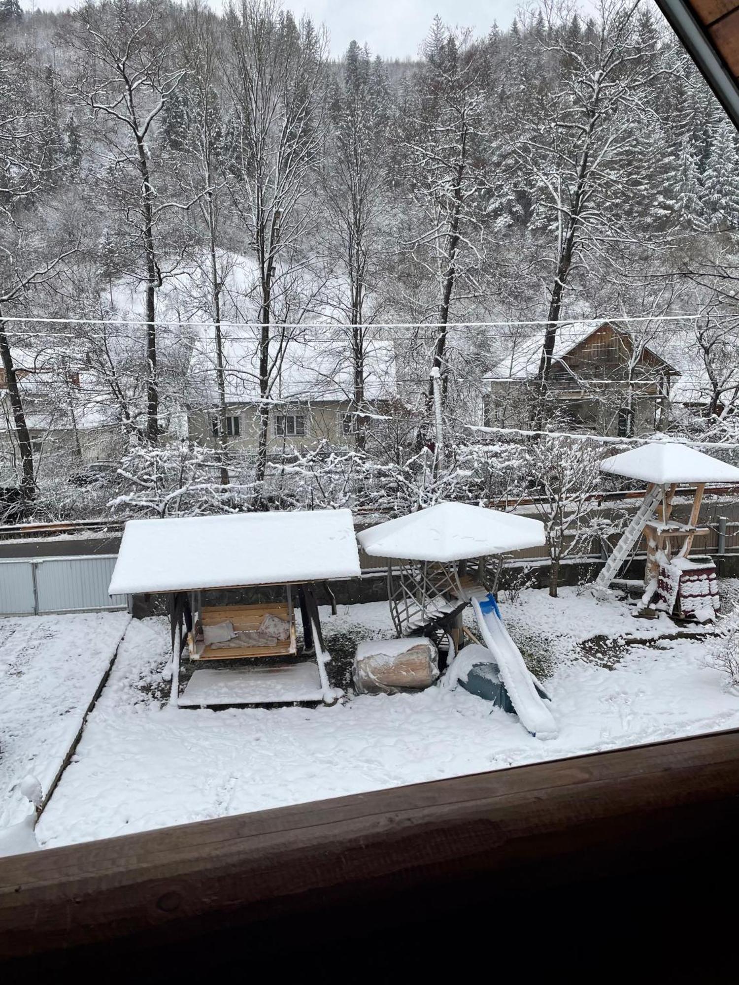 Садиба Between Mountains Mizhhirya  المظهر الخارجي الصورة